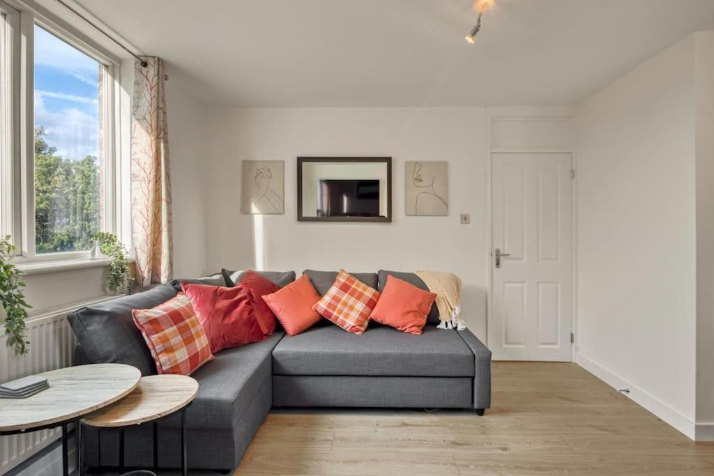 Апартаменты Hidden Gem In Battersea W/ Free Parking Лондон Экстерьер фото