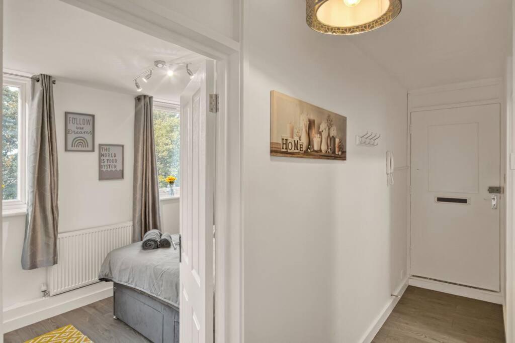 Апартаменты Hidden Gem In Battersea W/ Free Parking Лондон Экстерьер фото