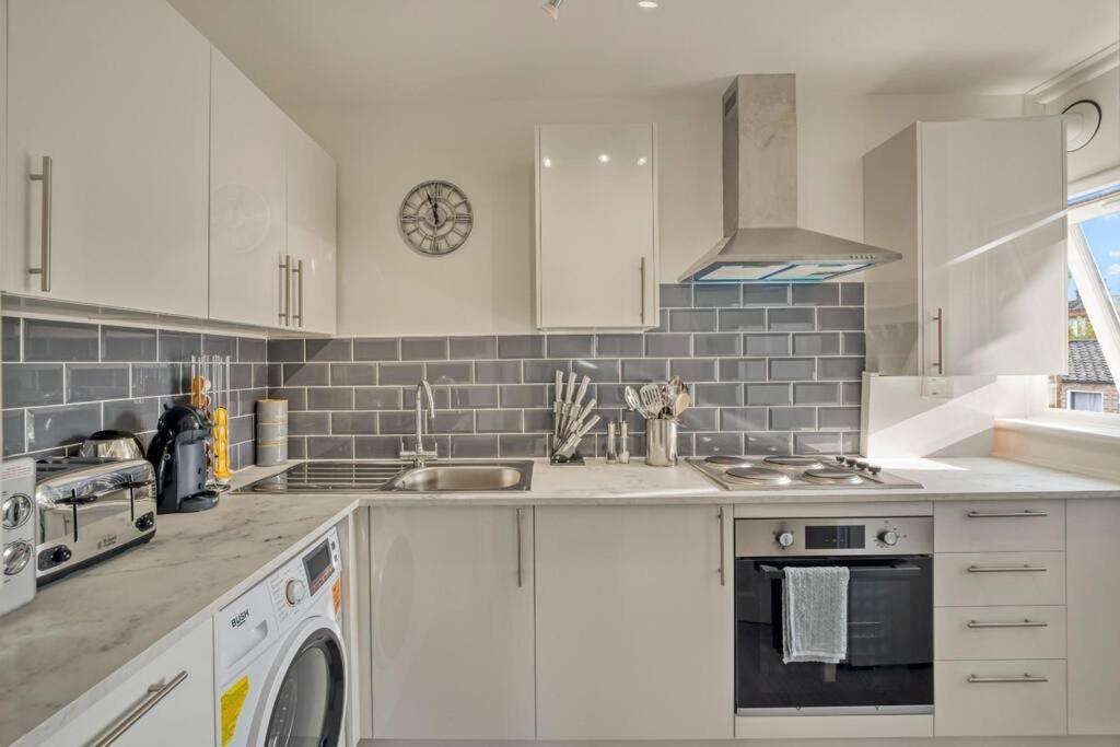 Апартаменты Hidden Gem In Battersea W/ Free Parking Лондон Экстерьер фото